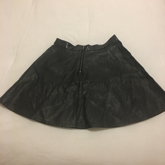 Faux leather skirt - Picture 4 of 6